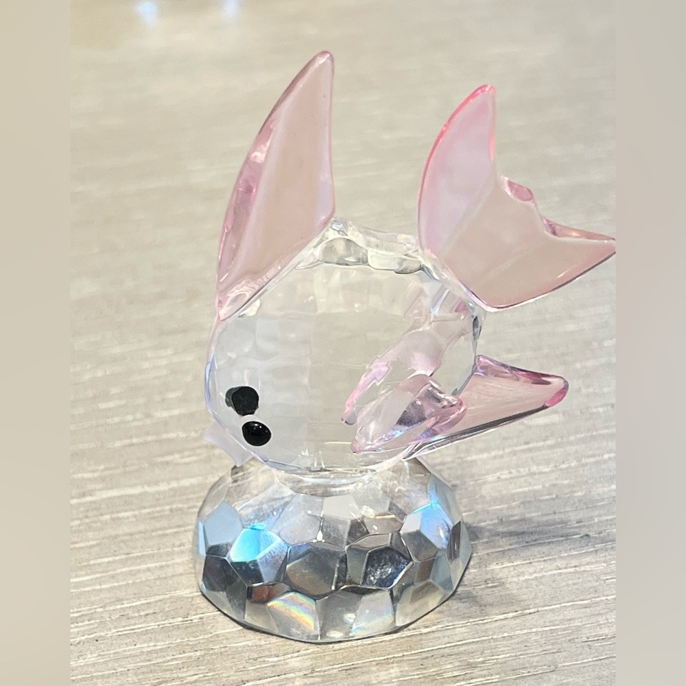 Hanur Crystal Tropical Fish Figurine Pink 2.4x2.8”